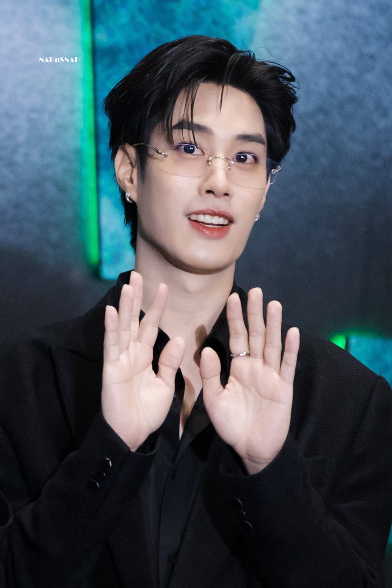 สวัสดีพี่ประธานบริษัท 👋🏻

ZOMVIVOR X NETFLIX
TFO AT  ZOMVIVOR NIGHT
#ZomvivorAwakeningNight
#เติ้ลเฟิร์สวัน #TleFirstone #TLE_mtm 
#NAPnSNAP