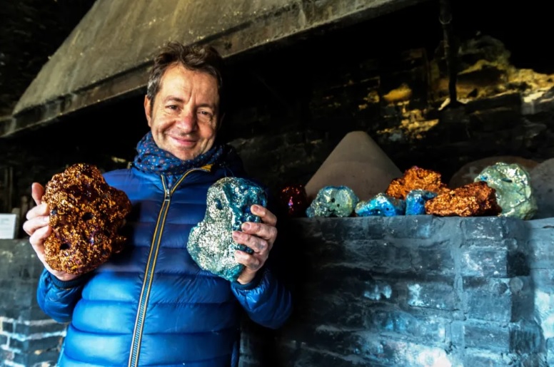 "Era il 1873 quando Paolo #Rubboli decise di avviare un’attività di manifattura #ceramica a G.Tadino" recuperando l'antica  tecnica del #lustro..."

Così Ester Pascolini in "Il fuoco e l'oro: a Gualdo Tadino la tradizione Rubboli tra passato e futuro".
shorturl.at/YqDFJ