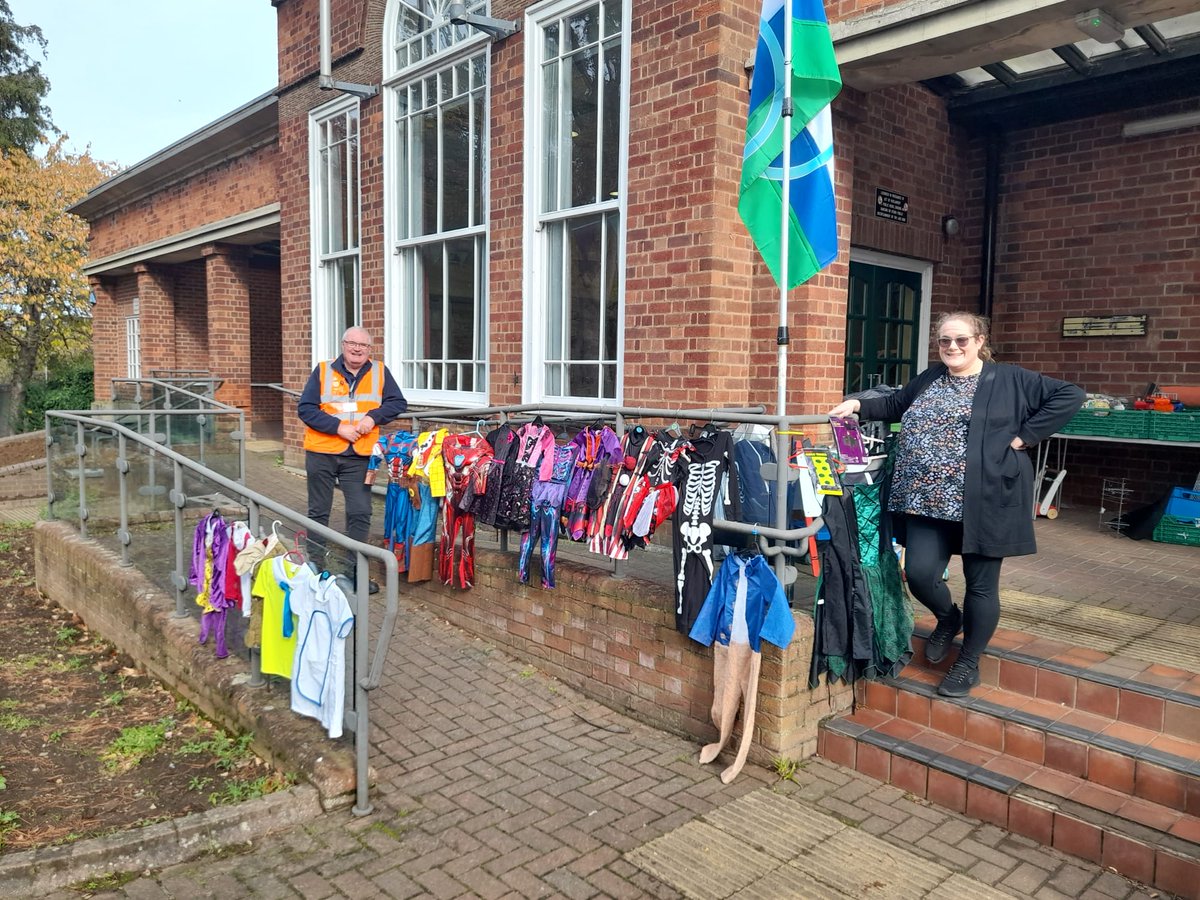 wellyeco's tweet image. SWAP SHOP, SUB, HAPPY CAFE, FOOD SHARERS &amp;amp; more on now!

ECO HUB Swanspool Pavilion, 10-2:

🔵 Wellingborough Swap Shop
🟣 SUB School Uniform Bank
🔴 FREE multi-vitamins
🟢 Food Sharers
🟡 Happy Café
🟠 Swanspool Gardens
⚫️ FREE PAT Testing

wellingboroughecogroup.org.uk/eco/hub/ #swapshop 🙂