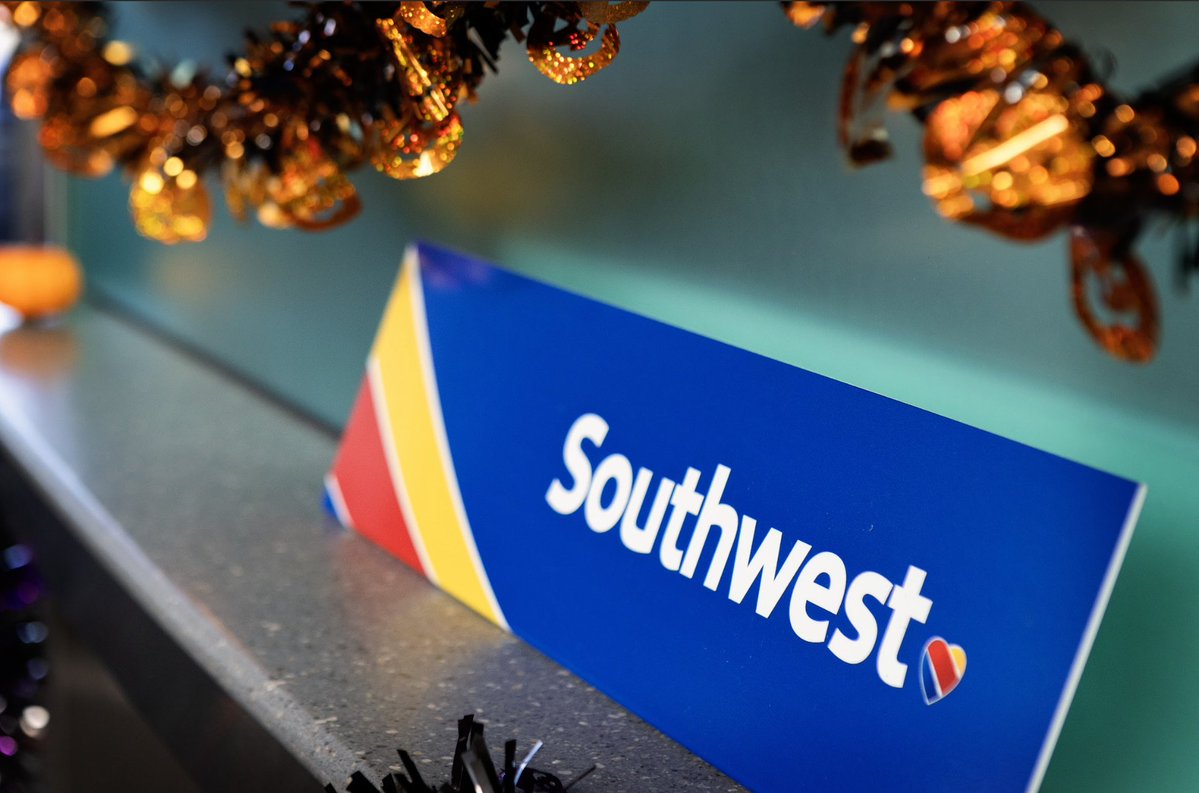 A few brews &amp; views from around MacArthur Airport this autumn. 🍂☕🍻🧡

#autumntravel #onlyatisp #longislandny #flymacarthur #10Best