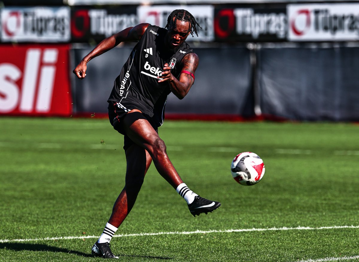 Besiktas's tweet image. Fenerbahçe maçı için hazırlıklarımız devam ediyor. 🦅