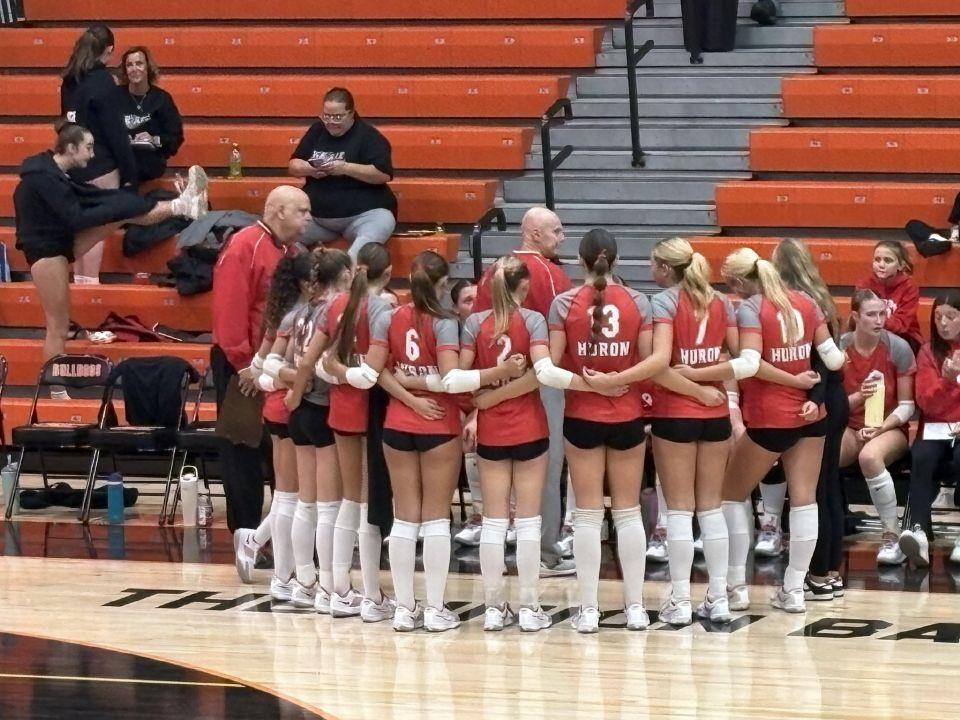 HS VOLLEYBALL: Huron sweeps its way into Elite Eight, my second story from last night: sanduskyregister.com/news/651962/hu…