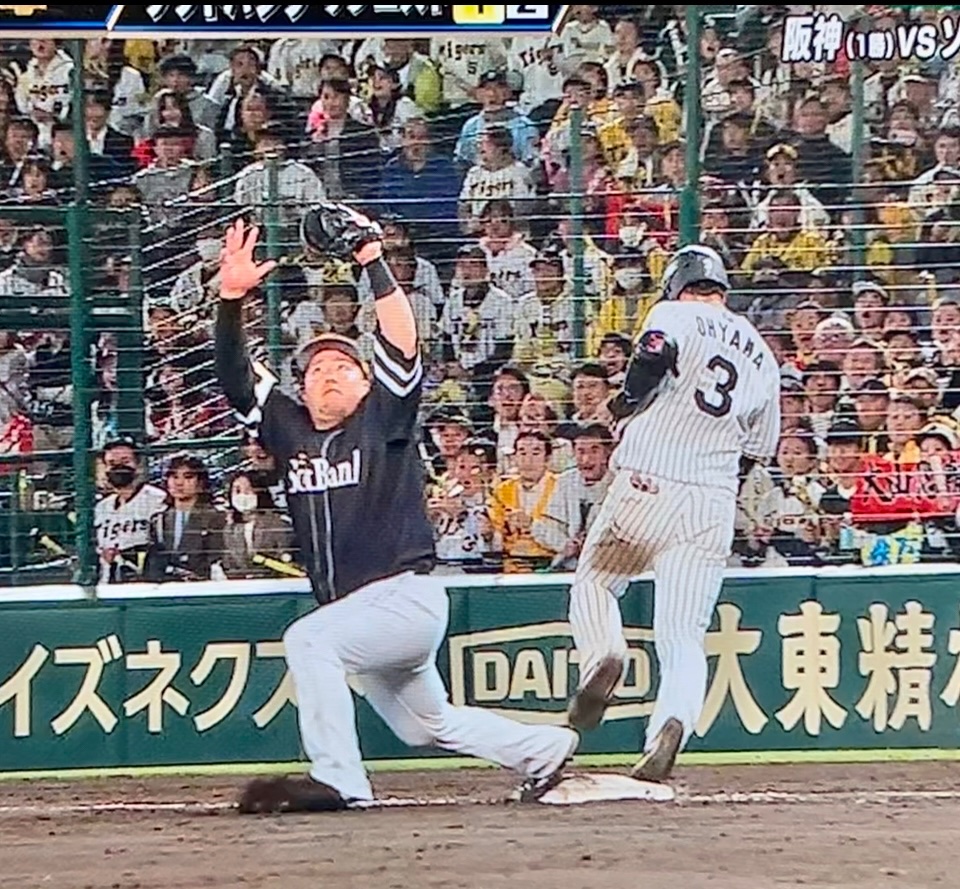 山川ついに守備でもどすこいをする。