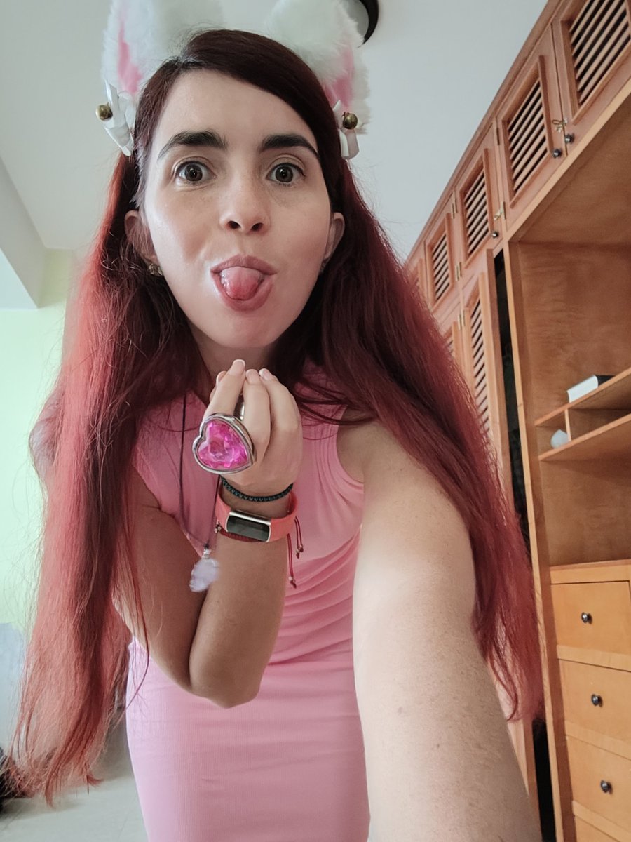 Modo gatita activado 🐾✨
Prrr... cuidado, muerdo 😼💋
