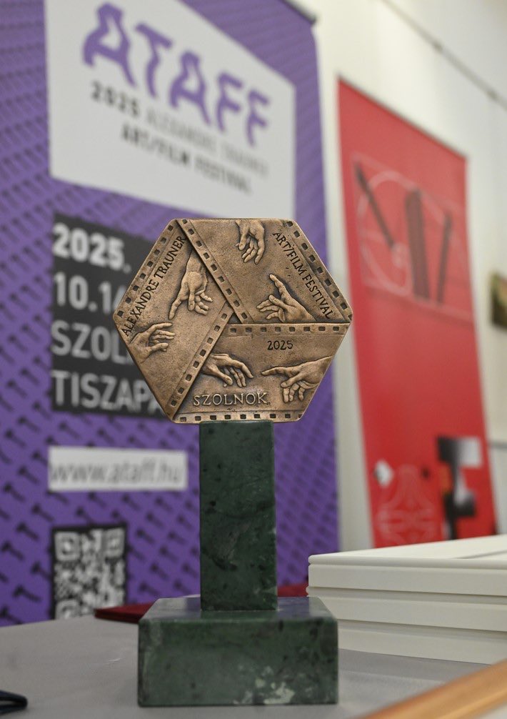 ✨¡Reconocimiento al talento español en el Festival de Cine Alexandre Trauner en Szolnok!

👏🏻Jaime Anduiza Perea fue galardonado con el tercer premio en largometrajes por La Ballena y Guillermo García López con un primer premio ex aequo en cortometrajes por Aunque es de noche.