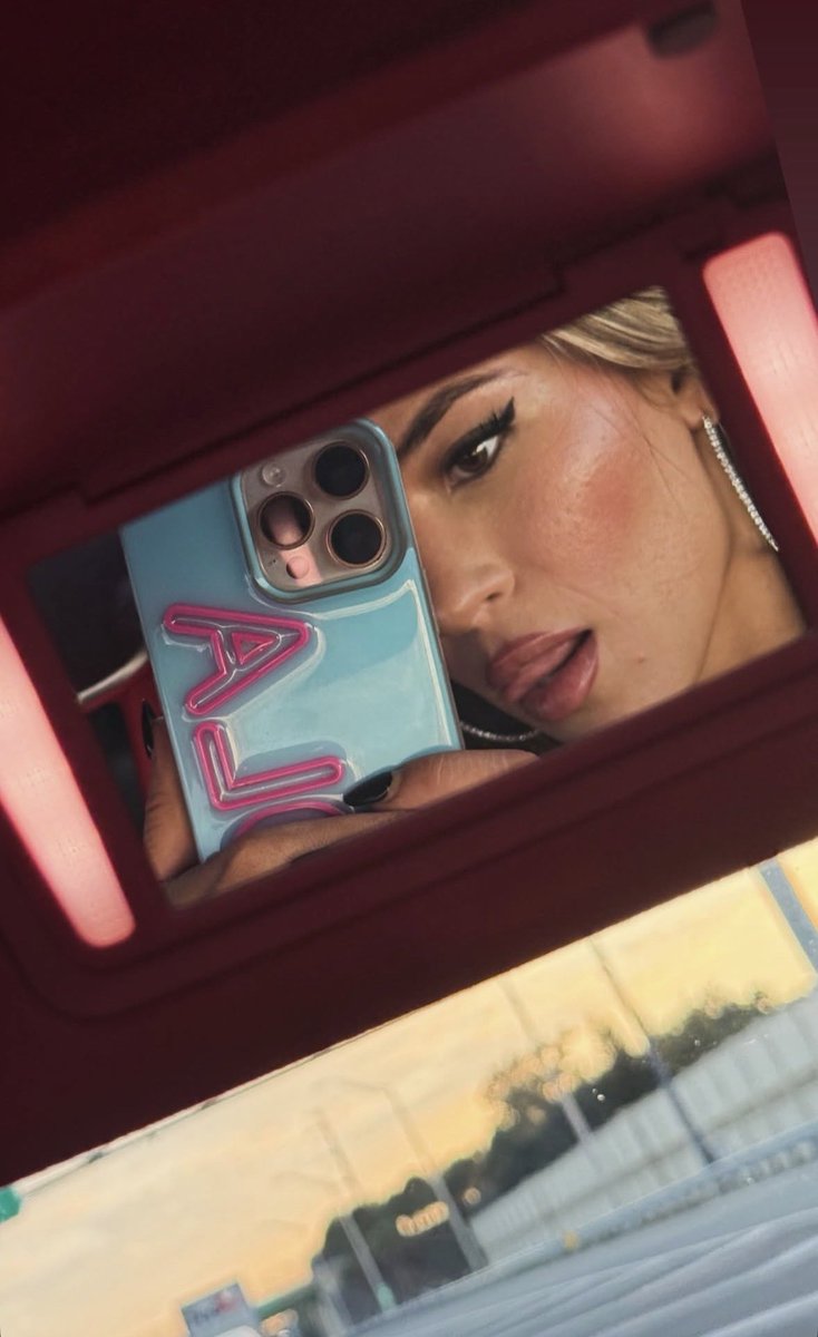 StylisticDame's tweet image. Passenger Princess. 🫦