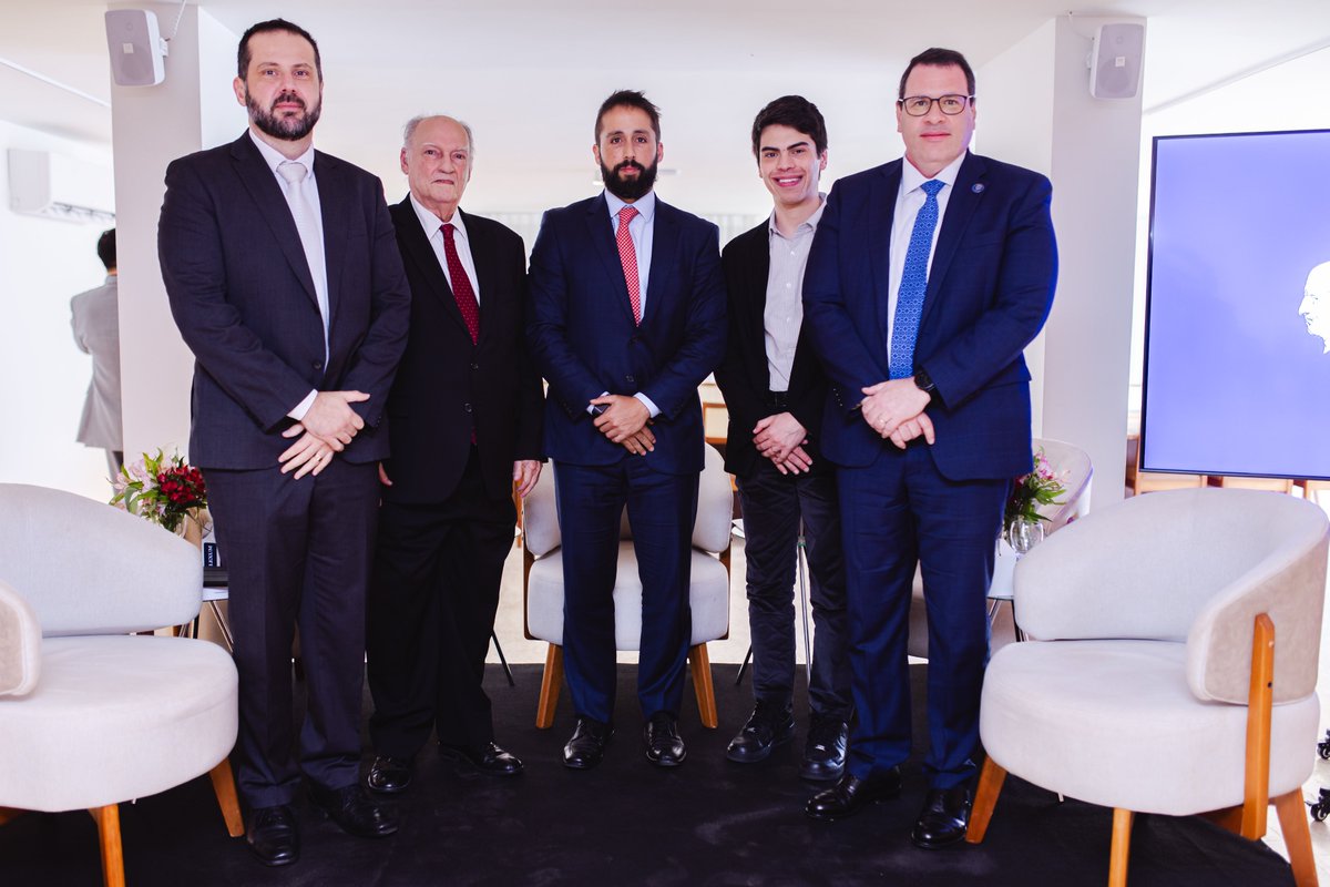 🎥 Painel I — Respeito à Constituição: o papel do Judiciário e os limites do poder

O primeiro painel do I Fórum Lexum reuniu Leonardo Corrêa (<a href="/LeoCorrea1974/">Leonardo Corrêa</a>), Roberto Freire (<a href="/freire_roberto/">Roberto Freire</a>), Gilberto Morbach (<a href="/morbachgilberto/">Gilberto Morbach</a>) e Rodrigo Valadão (<a href="/rod_valadao/">Rodrigo Valadão</a>), sob moderação de