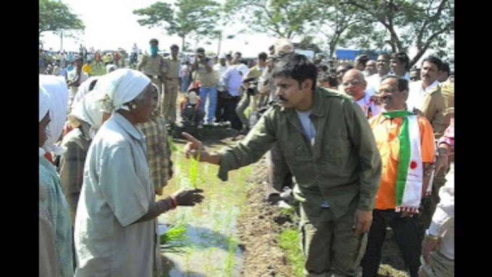 Harinani_'s tweet image. Pic 1 : 2009, not even in politics 
Pic 2 : when no power
Pic 3 : as DCM of Andhra

Always for the people with the people @PawanKalyan 👌