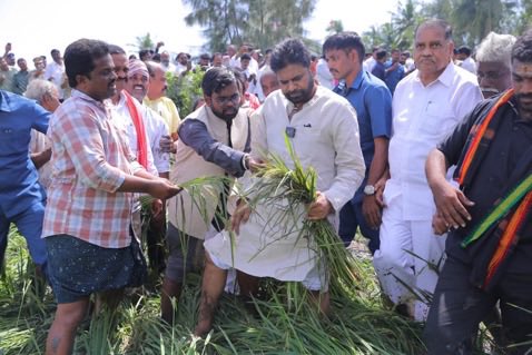 Harinani_'s tweet image. Pic 1 : 2009, not even in politics 
Pic 2 : when no power
Pic 3 : as DCM of Andhra

Always for the people with the people @PawanKalyan 👌