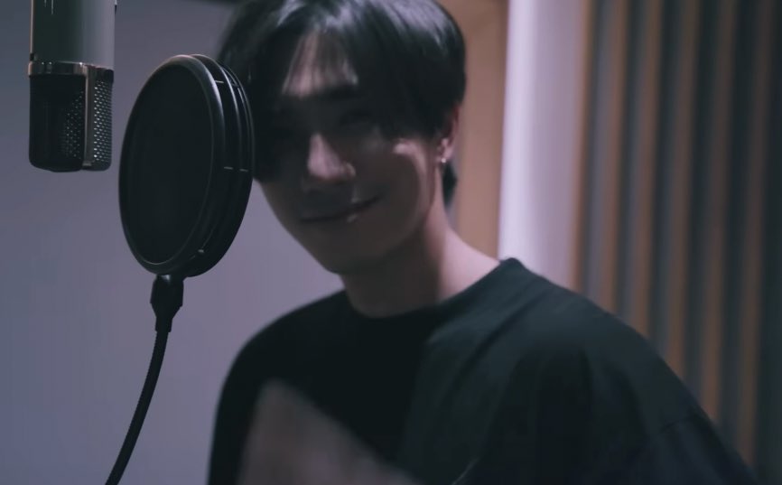 withhercrush's tweet image. พี่เพิร์ธกับห้องอัดค่ตหล่อเลยยยy–y 🤘🏽🎧