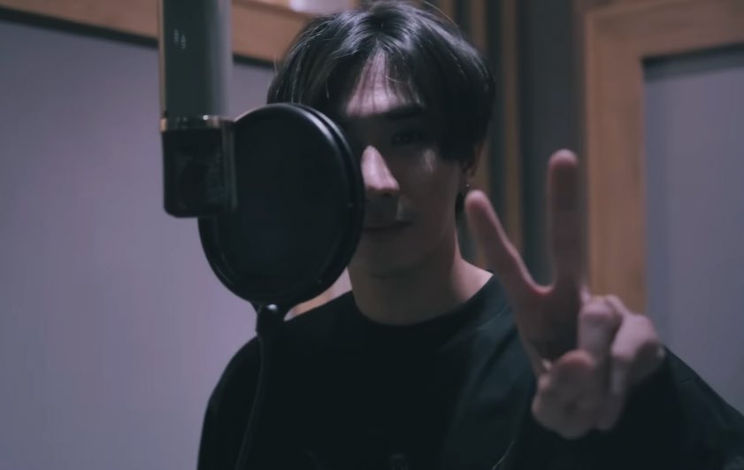 withhercrush's tweet image. พี่เพิร์ธกับห้องอัดค่ตหล่อเลยยยy–y 🤘🏽🎧