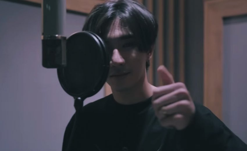 withhercrush's tweet image. พี่เพิร์ธกับห้องอัดค่ตหล่อเลยยยy–y 🤘🏽🎧