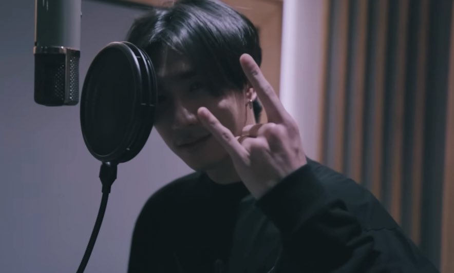 withhercrush's tweet image. พี่เพิร์ธกับห้องอัดค่ตหล่อเลยยยy–y 🤘🏽🎧