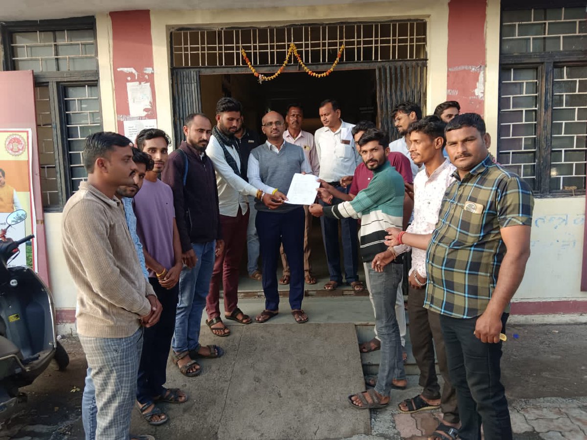 VGoswami4872's tweet photo. किसान द्वारा सर्वेयर के साथ गाली गलौच पर लोकल  यूथ महासंघ द्वारा एफ आई आर https://t.co/vmjO4ceVUK