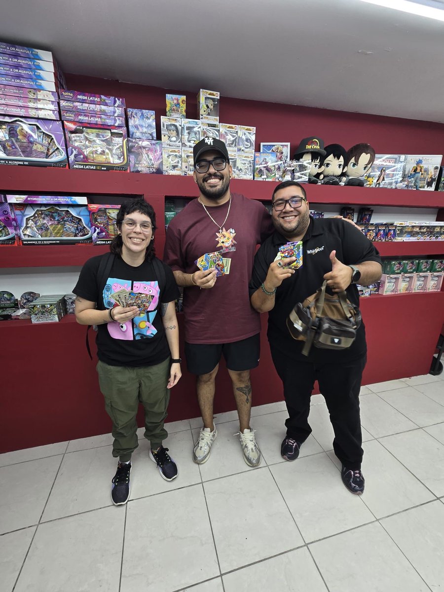 acetrainerbtrix's tweet photo. Primer Challenge win con Le CHOMP! quise darle el try a secret box y se ganó su espacio.  Picnic Basket fue el verdadero MVP 🫶🏻 

S/O a @FCBCArmor por las sleeves más cómodas que he usado, seguimox ❄️🔥

#AceTrainerBtrix #FearTheLastDraw #PlayPokemon https://t.co/4XK3Cxg399