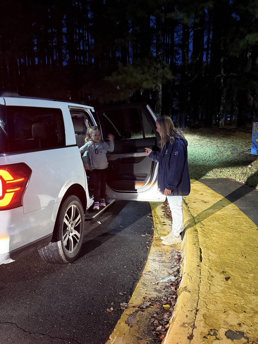 Enjoyed opening car doors this morning at Griggs! 🚙🎃