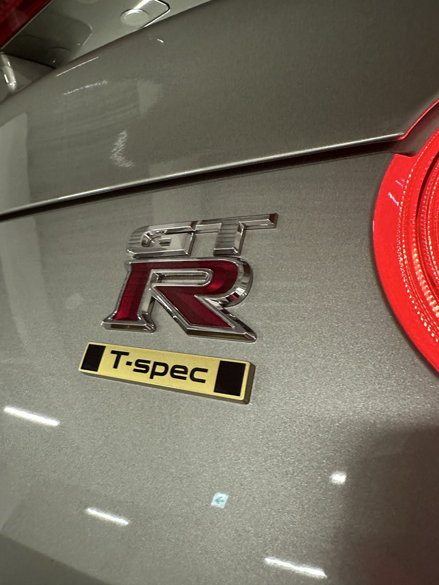 718_20010404's tweet image. 父親の最後の35納車されました㊗️

GTR狂の父親だから24年式も手放せないそうで🤣

ほんとに最後になっちゃったから距離ガバしないでね、、、

カーボンブレーキかっこちいね🤩
#r35 #tspec