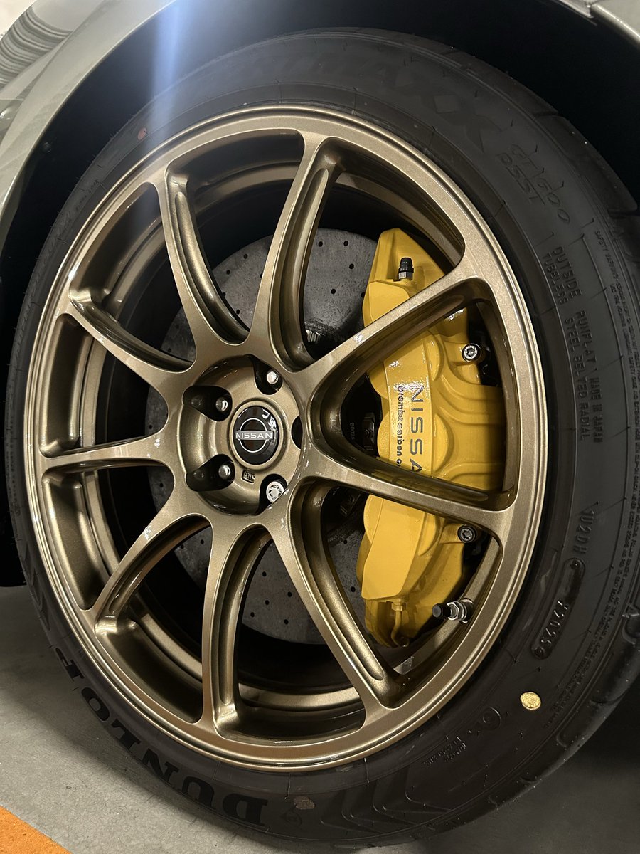 718_20010404's tweet image. 父親の最後の35納車されました㊗️

GTR狂の父親だから24年式も手放せないそうで🤣

ほんとに最後になっちゃったから距離ガバしないでね、、、

カーボンブレーキかっこちいね🤩
#r35 #tspec