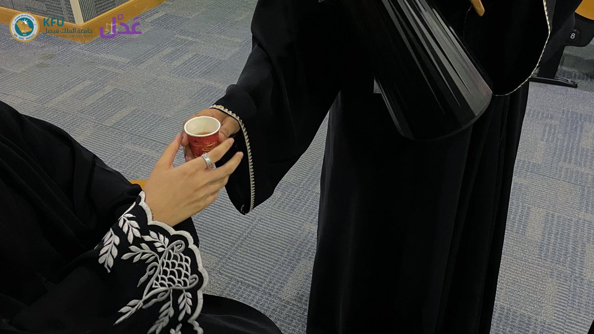 أقام نادي عَدْل القانوني جلسة حوارية بعنوان “أعمال السيادة” قدمتها الدكتورة مبروكة الصيد، تناولت فيها المفهوم النظامي لأعمال السيادة ، و مقارنة مع فقه القضاء المقارن وسط تفاعل مميز من الطالبات وإثراء للنقاش القانوني 📚⚖️
شكرًا للدكتورة وضيوفنا الكرام على حضورهم ومشاركتهم✨