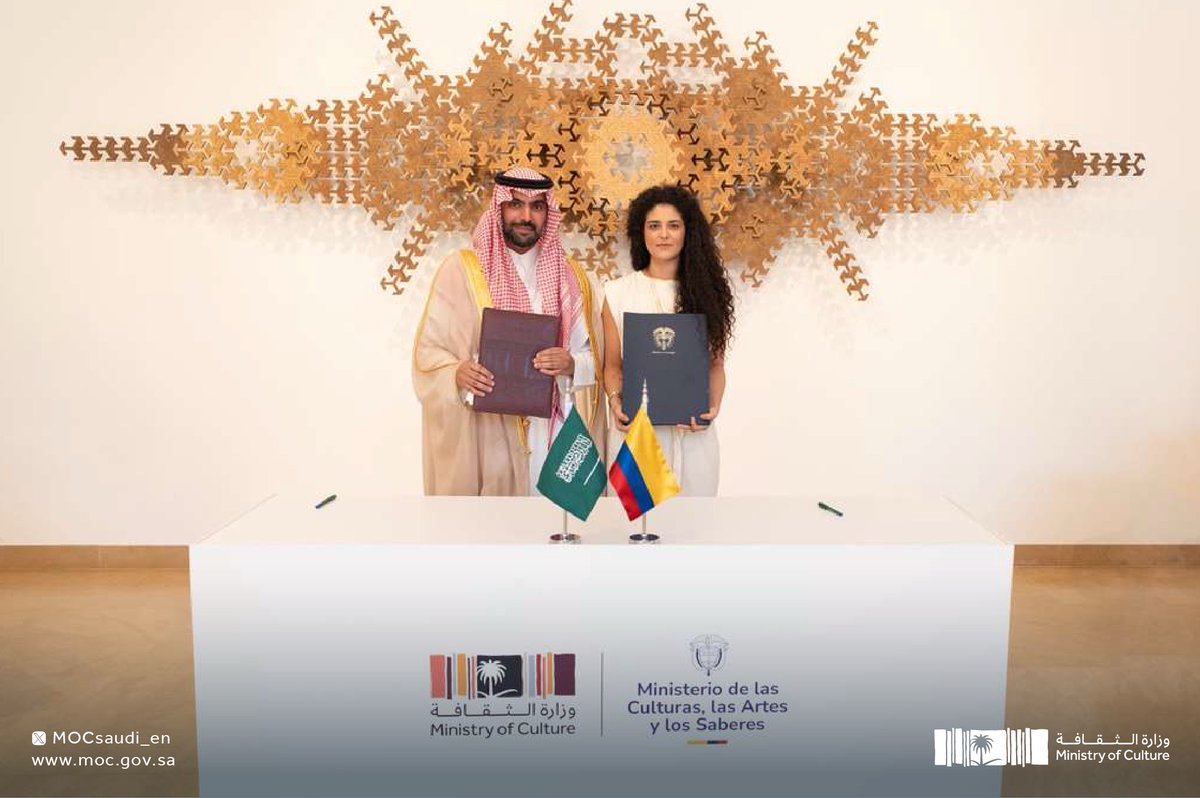 mocsaudi_en's tweet image. During the meeting between HH @BadrFAlSaud and HE @KadamaniYannai, Minister of Culture, Arts, and Traditional Knowledges of Colombia, an MoU was signed furthering cultural collaboration between the two nations across various cultural fields.

#SaudiMinistryOfCulture