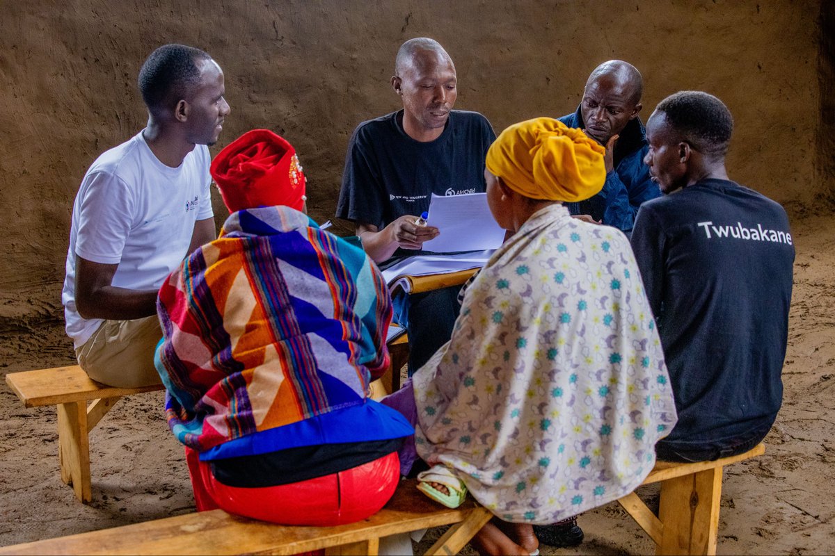 This week, our research team visited Kabahinda B Village in Nakivale Refugee Settlement under the STRETCH Project to meet the Community Implementation Team and the Twubakane co-design group and reflect on the Nurture intervention’s progress. Twubakane, meaning “let’s build
