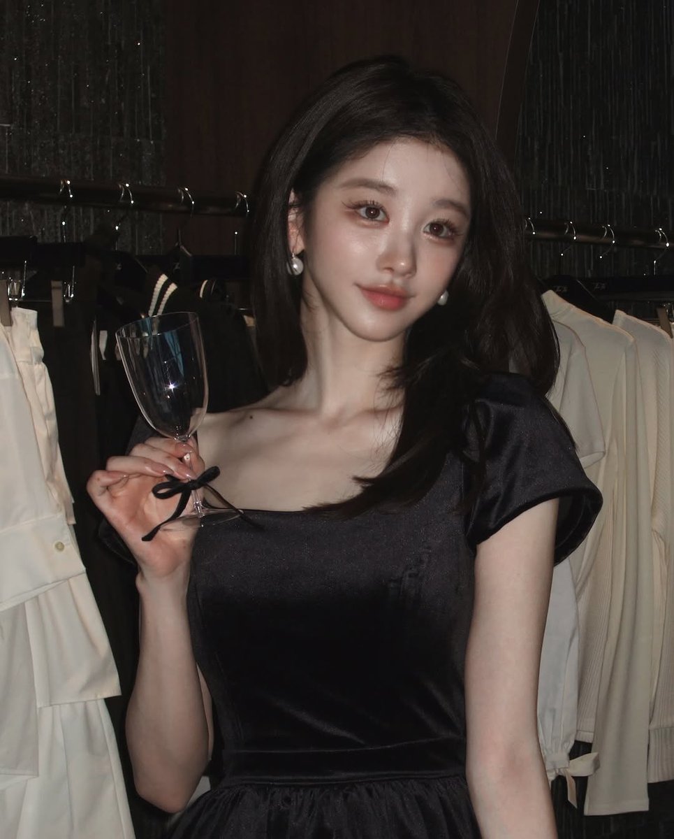 ️️
Step into the dark side this Halloween Night at Noir.
Sip on mysterious cocktails, dance with shadows, and let the night cast its spell.
Dare to stay ‘til midnight? 🖤🍷

 ️️