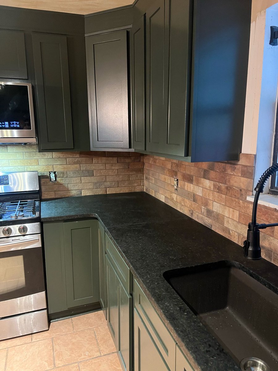 AndCabinet's tweet photo. Some before &amp; after for a great family in #cullman just in time for the holidays!We completely gutted the kitchen &amp; replaced it with new cabinets, granite,tile &amp; sink! Wow what a difference.Come by &amp; see us to get your kitchen done for the holidays! 6210 Cr 222 Cullman https://t.co/L44VUKxpyN