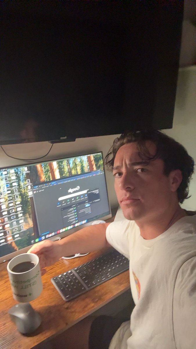 maxwellcopy's tweet photo. I sentence you to one week of going to bed at 9pm and waking up at 4:30am and go straight to work.

The best productivity system. https://t.co/wx6VvFxfWS