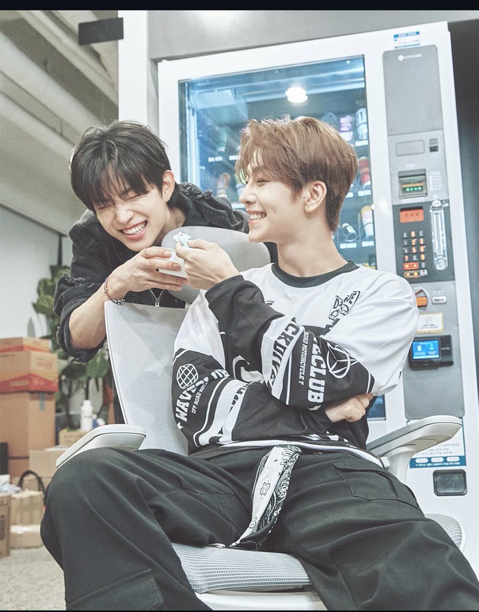 Geotwoo's tweet image. And just like that, we’re pulling the “Beginilah Potret Pasangan Muda Berbahagia. Nomor 5 Bikin Kaget!”