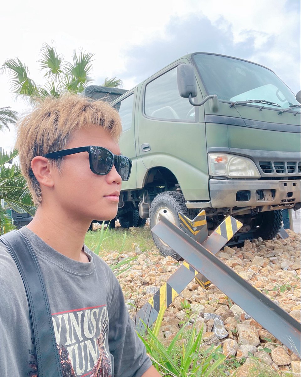 今日は友達と一緒に初めてジャングリア沖縄に行ってきました！沖縄も少し涼しくなってきたので過ごしやすかったし、凄く楽しかったです！特に『ダイナソー サファリ』というアトラクションが恐竜もキャストさんも本格的でスリル満点！これぞ冒険って感じでした！人生は学びながら、遊びながら冒険だ！