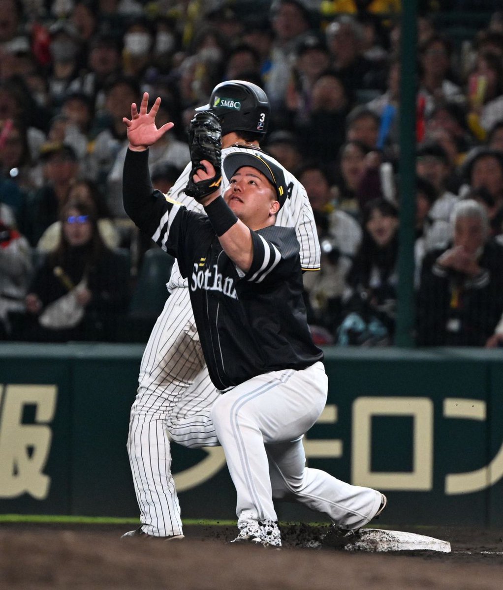 執念の捕球＆リクエスト！ 山川穂高選手が〝技あり捕球〟 セーフ判定も