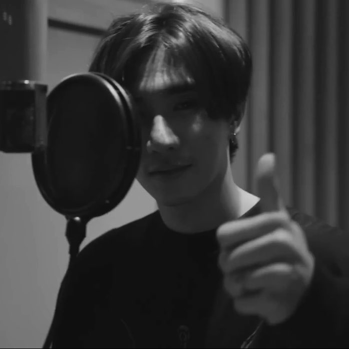 sxmoeriz's tweet image. พี่นักร้อง