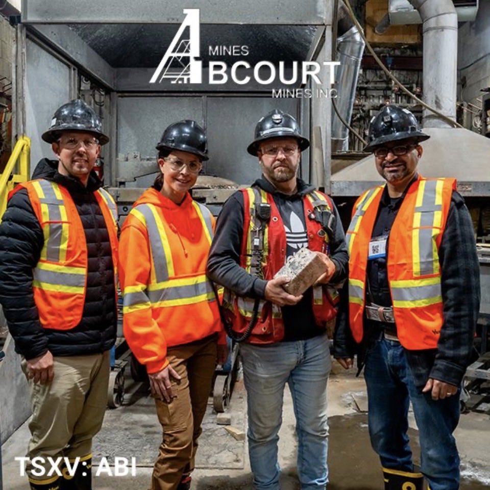 AbcourtMines's tweet photo. Photo de la dernière coulée d’or effectuée à la mise Géant Dormant.

Picture of the Gold Pour at Sleeping Giant Mine

Gold mining mines exploration production Quebec Canada
TSXV: $ABI.V https://t.co/TfOILXHfO2