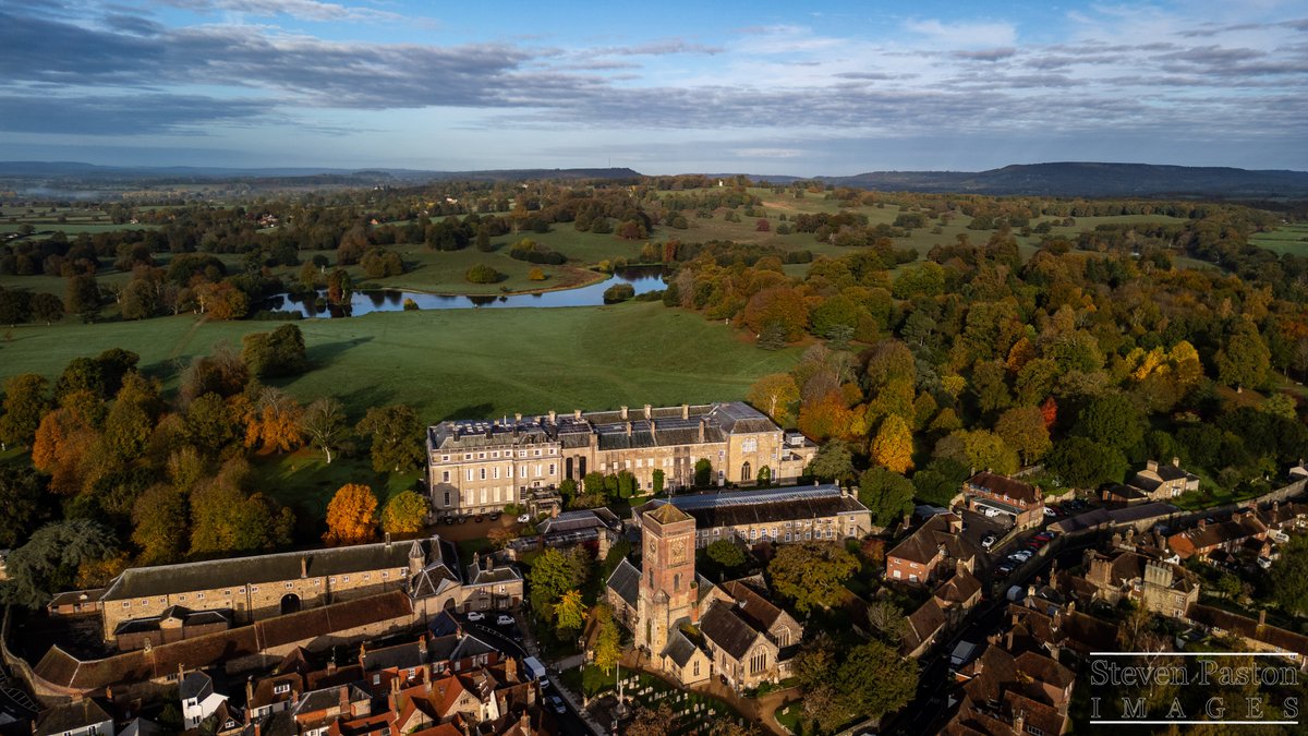StevenPaston's tweet image. Autumn colours at Petworth Park from the air in October @DJIGlobal @StormHour @ThePhotoHour #mini3pro