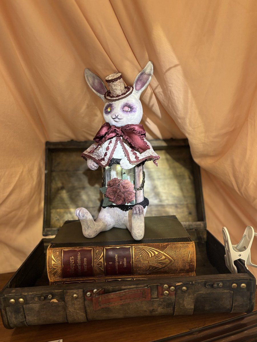 中崎町ギニョールさんへ、ぴこうさ（<a href="/pikousa2/">ぴこうさ@個展【記憶に揺れる花】（ギニョール・大阪）10/17〜11/2</a>）さんの個展「#記憶に揺れる花 」へ行ってきました！“可愛い”“美しい”に留まらない、楽しい発想に溢れた作品に心が躍ります💕🐰 会場装飾もとっても素敵✨ぴこさんの“これやってみたい！”を形にする力に元気をもらえました😋11/2まで開催中です！