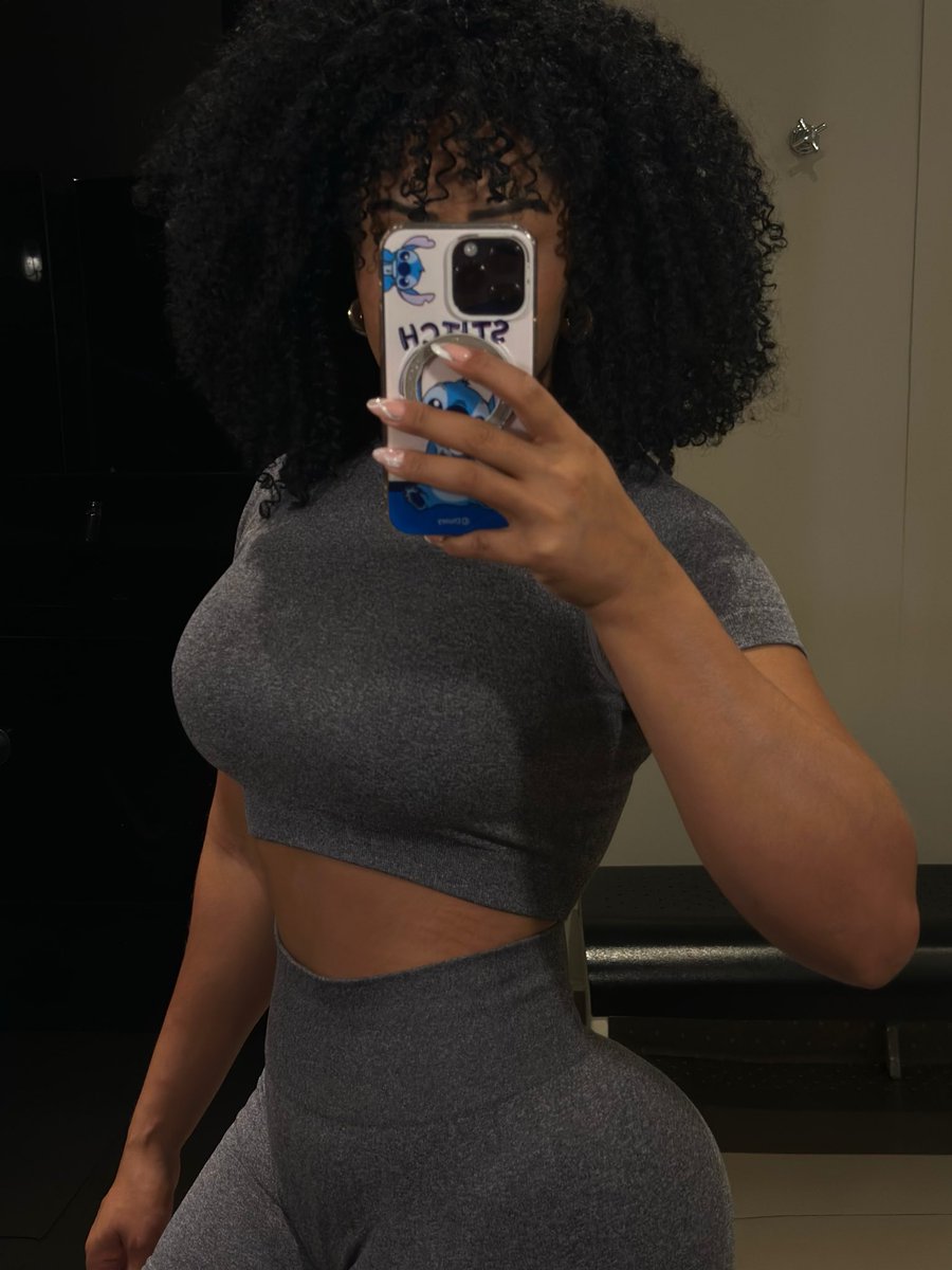 melaningolds's tweet photo. Feito https://t.co/YQ3ZL6nsf8