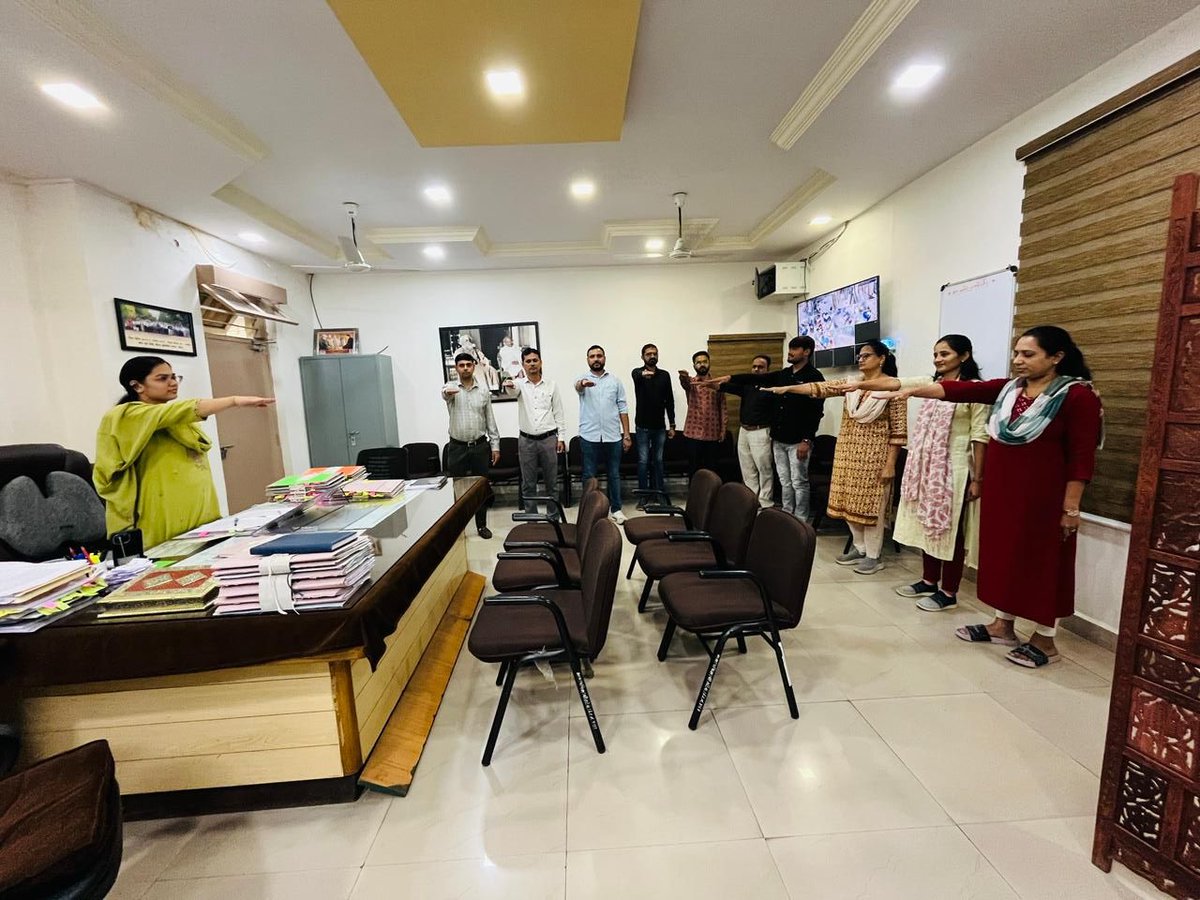 CollectorRjt's tweet image. આજરોજ રાજકોટ જિલ્લાની તમામ કચેરીઓ ખાતે રાષ્ટ્રીય એકતા દિવસ અનુસંધાને શપથ લેવામાં આવી. 
@CMOGuj
 
@revenuegujarat
 #UnityDay #एकता_दिवस