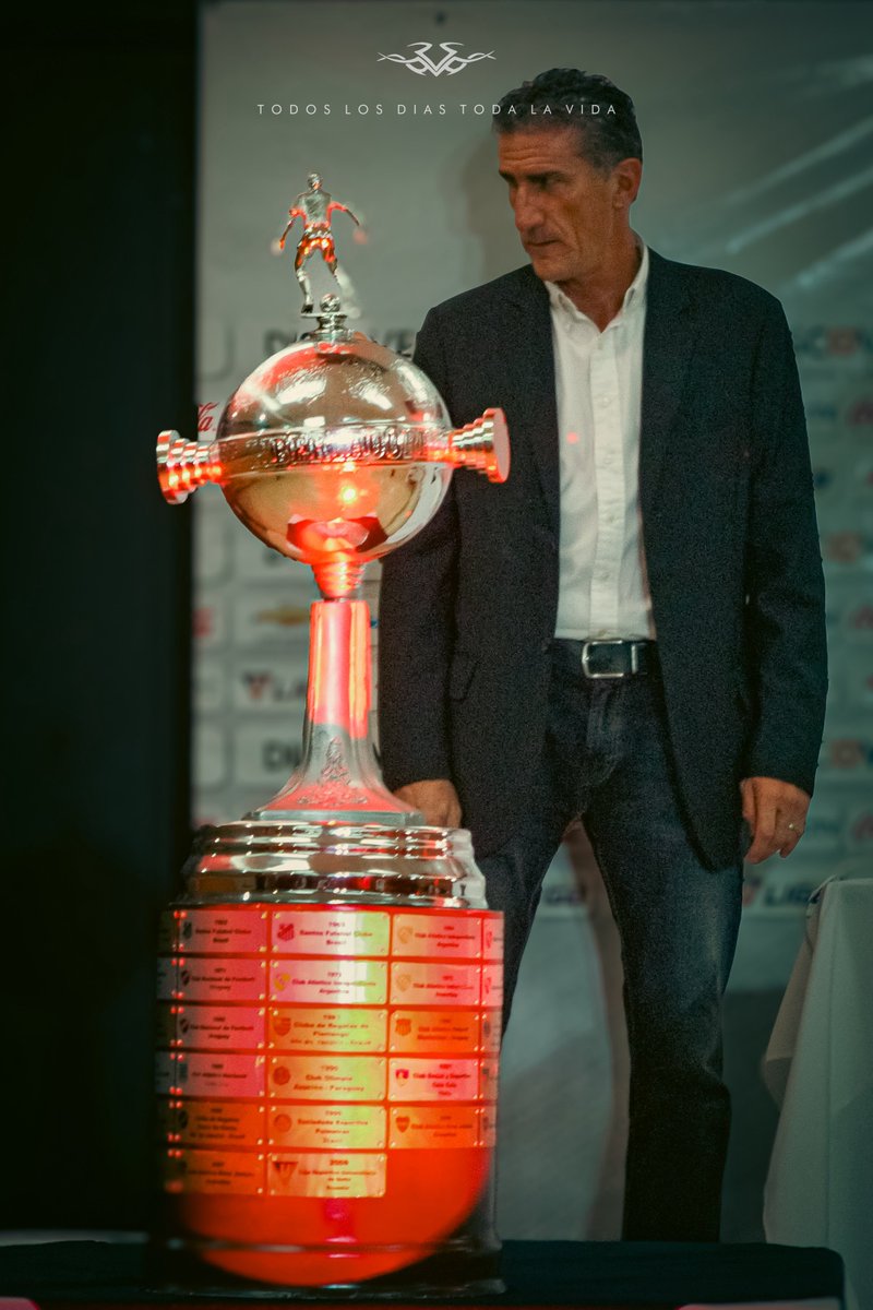 albo75's tweet photo. “Los partidos importantes se ganan con la cabeza fría y el corazón caliente.”

-Edgardo Bauza. 

#LDU
#Libertadores
#GloriaEterna https://t.co/NYDBifrxQ6
