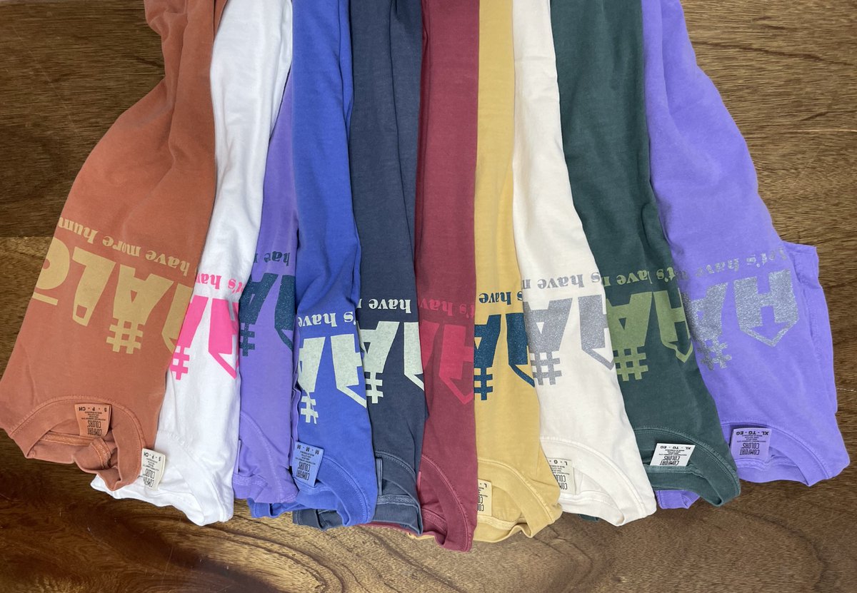 明日、大阪入りします。
その前にTシャツが少なくなってきたのでシルク印刷所の予約をしていました。販売したサイズのみを追加印刷しようと思っていましたが、お店に今までのメーカーのTシャツが無くなって、洗いざらしのタイプだけになっていました！
よって、大阪は新しいTシャツで臨みます。