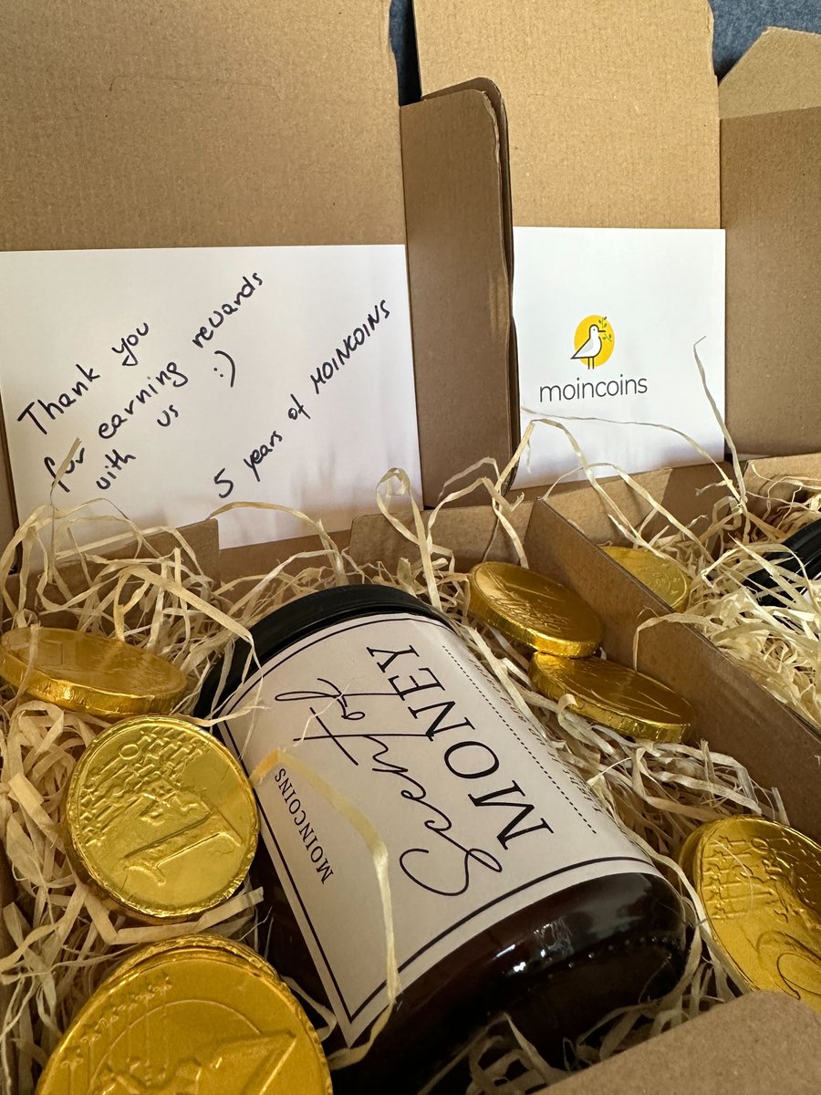 moincoins's tweet photo. 5 years of savings and happy users! 💚
To celebrate our anniversary, we sent special gifts — including hand-written thank-you notes, chocolate gold coins, and beautiful candles — to some of our amazing users 🎁
You could be the next! 😉

#Moincoins #Anniversary #Savings https://t.co/9Hj7uysmyS