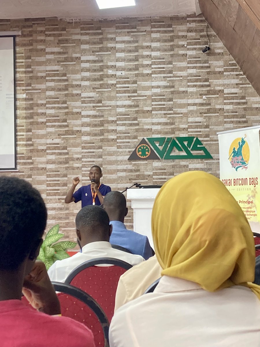 Alphonse Mehoumne est actuellement sur scène 🎙️
Il présente « <a href="/planb_network/">Plan ₿ Network</a> – Apprentissage décentralisé autour du Bitcoin », une initiative qui démocratise la formation Bitcoin à travers le monde francophone.

#Dakarbitcoindays2025