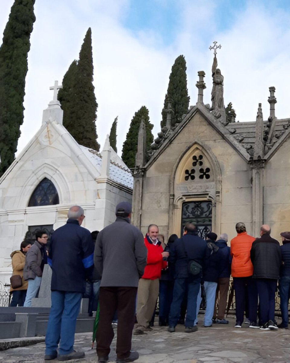 El #Cementerio de Torredonjimeno, entre los más destacados de Jaén.

Con más de un siglo de historia, se sitúa entre los más singulares, un lugar donde el arte funerario, la tradición y la memoria colectiva se encuentran. 

Consulta la noticia 🖇️ jaenhoy.es/ocio/cementeri…