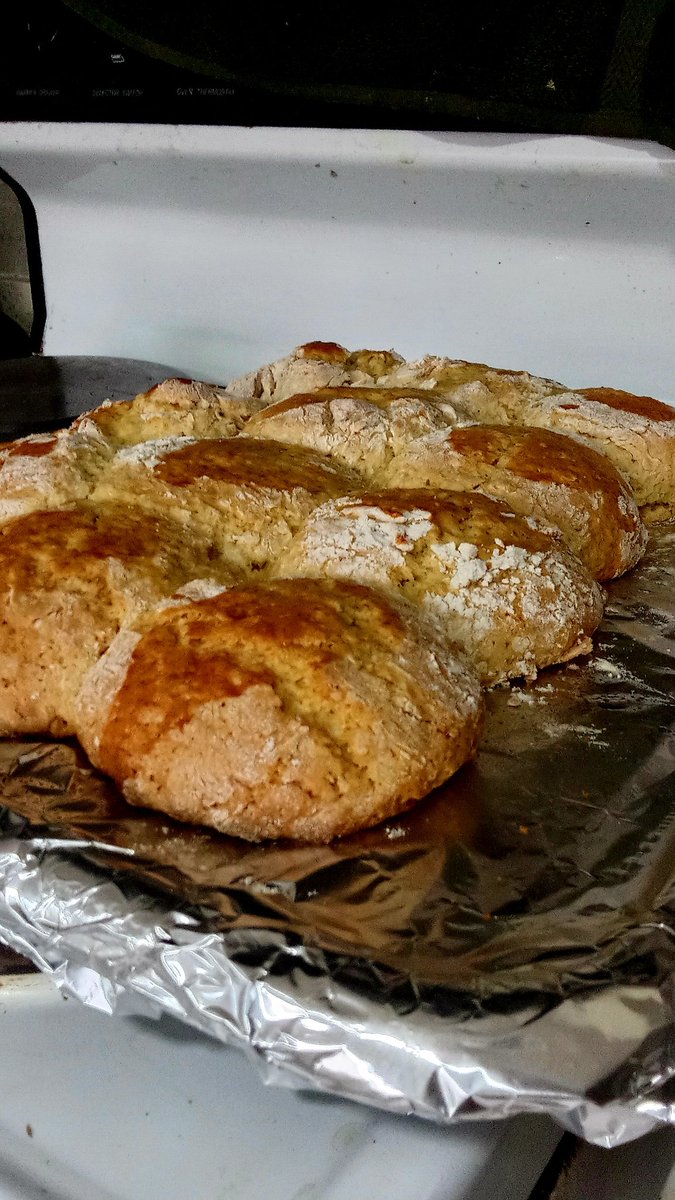 BowesJody's tweet photo. Rainy weather makes one extra hungry, so I fed the craving.
Someone told me that tin fish curry with beans in it tastes good, so I tried butter beans and boiled eggs in the mix. Verdict to follow.
Oh, and some scones for tea....
#ThirstyThursday #MiniFriday https://t.co/1dFq1zx083