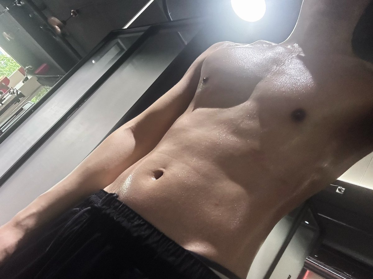 这辈子是练不大了，歇两天体脂还低了找谁说理去。