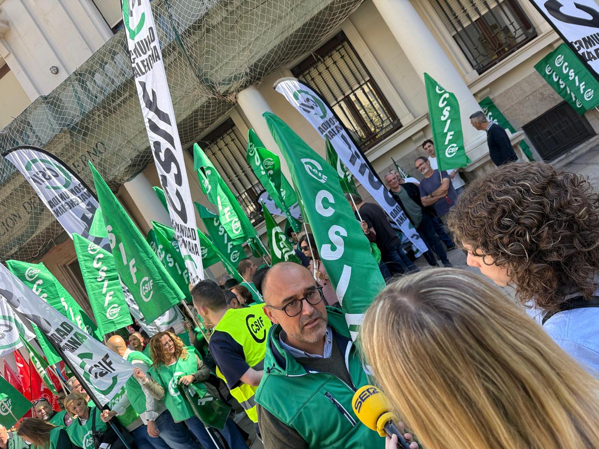 📢 Nos concentramos en Castellón ante la Subdelegación del Gobierno para reclamar la #SubidaSalarialYa para empleados públicos  
✊ Si en diciembre no hay avances, habrá huelga general de la #AdministraciónPública.
👉csif.es/es/articulo/ca…
<a href="/CSIFnacional/">CSIF Nacional</a> <a href="/CSIFCV/">CSIF CV</a>