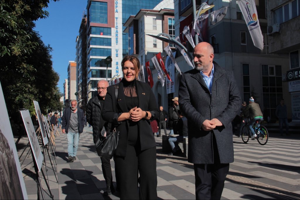 Cumhuriyet Yolu: Fotoğraflarla Atatürk 🇹🇷

Cumhuriyetimizin 102. yılı kapsamında hazırladığımız “Cumhuriyet Yolu: Fotoğraflarla Atatürk” sergimiz, Hopa Belediye Meydanı’nda ziyarete açıldı.

Milli Mücadele günlerinden Cumhuriyet’in ilk yıllarına uzanan bu tarihi yolculuğu,