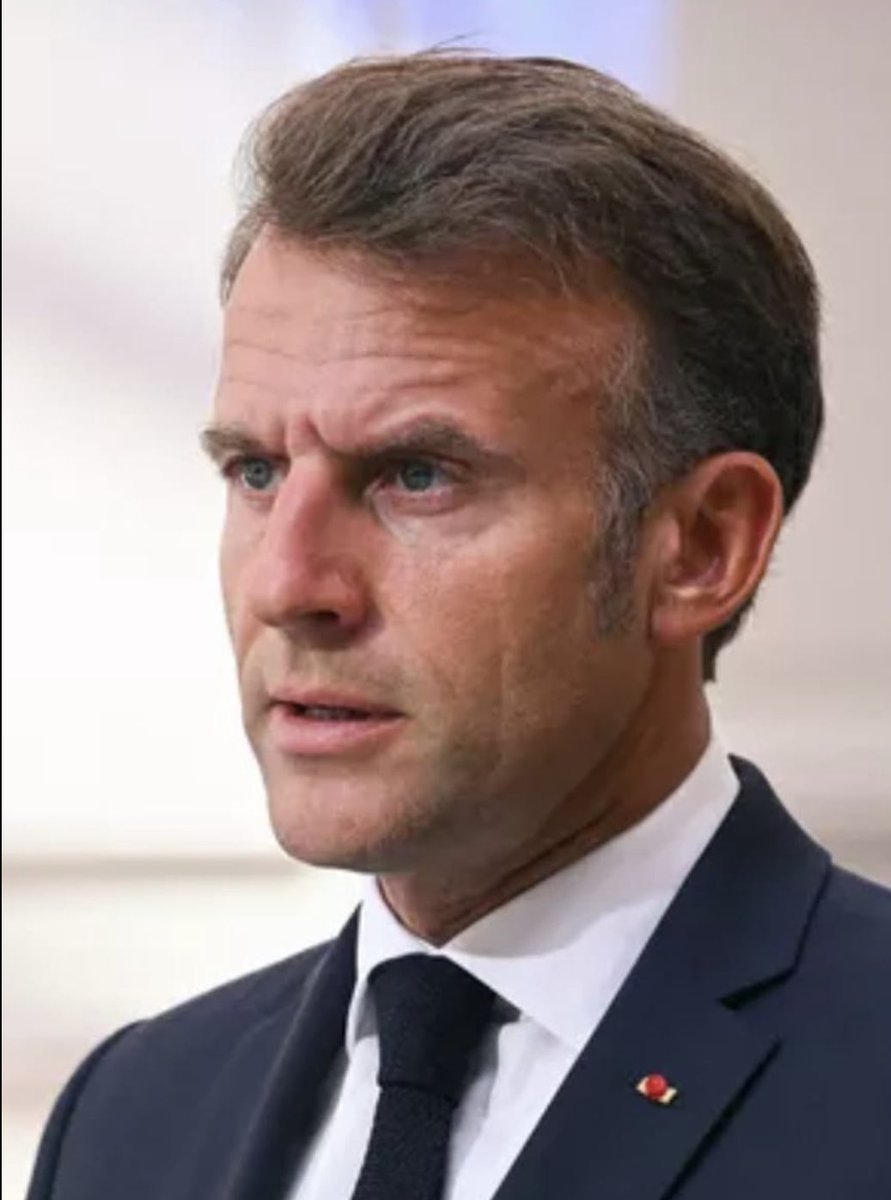 VictorSinclair3's tweet image. Au fur et à mesure, qu’il devient complètement fou, et sans la moindre limite, son physique se transforme également.
C’est extrêmement effrayant.