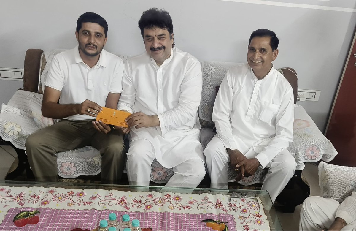 3. आदमपुर और नलवा हलके के एक दर्ज़न से भी ज़्यादा गांवों में आज अपनों के सुख-दुःख में, सामाजिक कार्यक्रमों में शिरकत की। हमेशा की तरह अपनों द्वारा दिए मान सम्मान के लिए सदैव ऋणी रहूंगा।