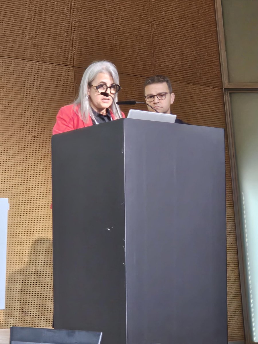 acgarraf's tweet image. Ara mateix, gaudint de la ponència #ProjecteXarxes a @ICABcn2025. Els companys de la #XAC @acmaresme i @acbllobregat ens expliquen l&apos;interessat projecte desenvolupat amb documentació dels #arxiuscomarcals @patrimonigencat