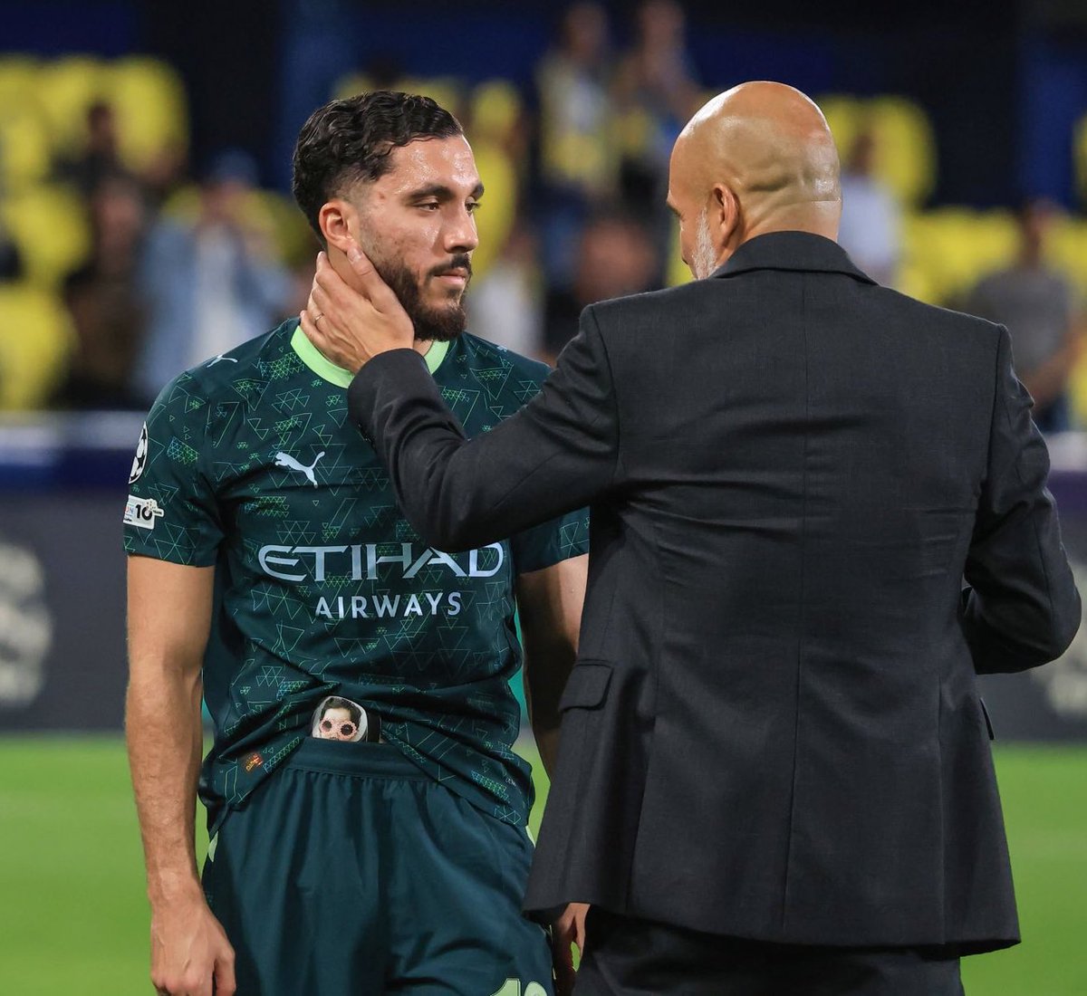 FRBlueMoon's tweet image. 🚨🆕 𝗥𝗔𝗬𝗔𝗡 𝗖𝗛𝗘𝗥𝗞𝗜 : “𝗣𝗘𝗣 𝗚𝗨𝗔𝗥𝗗𝗜𝗢𝗟𝗔 𝗘𝗦𝗧 𝗖𝗢𝗠𝗠𝗘 𝗠𝗢𝗜 !”

&quot;C’est génial. Il est fou comme moi ! On est deux fous ! On parle de tout, c’est incroyable. Le football, c’est toute ma vie. Je mange football, je respire football, je vis football. 

Pour…